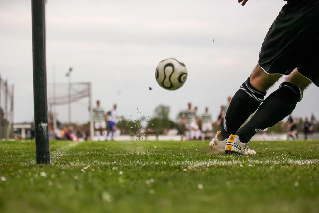 Generate a football video transcript in SubEasy