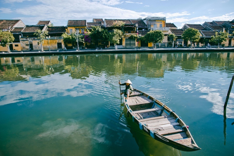SubEasy - Challenges in Vietnamese to English Translation